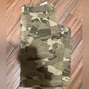 Anthropologie Millie Low-Slung Barrel Pants by Pilcro, Camo Print, Size 27